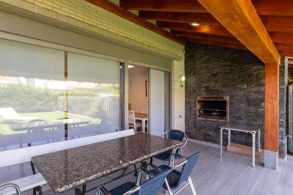 Chalet En Ciruena Con Barbacoa Bagian luar foto